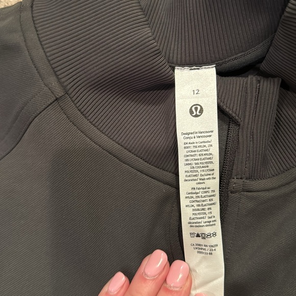 Brand New Women’s Lululemon Wunder Train Track Jacket Size 12 & Color dark Grey - Picture 2 of 5
